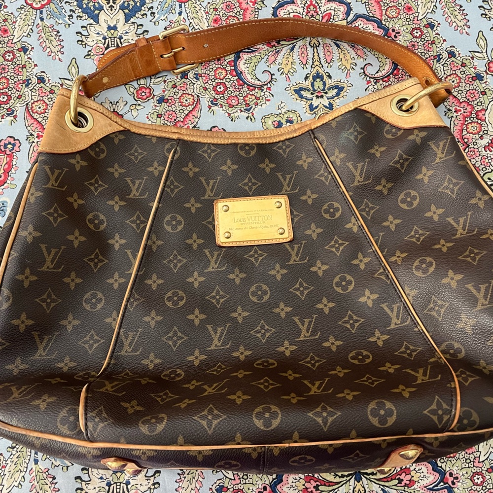 Authentic Louis Vuitton Galliera GM Bag. Style Discontinued